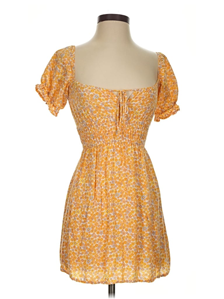 Pre-owned Motel Short Sleeve Top Yellow Sweetheart Neckline Tops