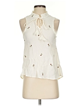 Hem & Thread Sleeveless Blouse