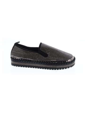 Unbranded Flats (view 1)