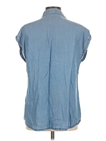 Crown & Ivy Sleeveless Button-Down Shirt (view 2)