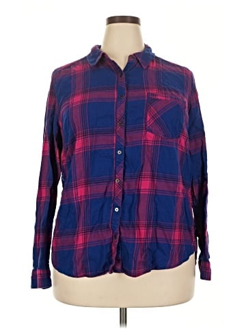 Maurices Long Sleeve Button-Down Shirt (view 1)