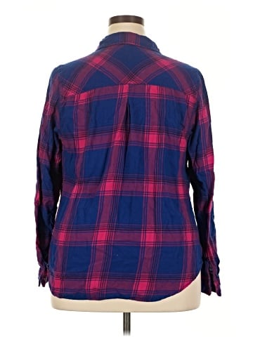 Maurices Long Sleeve Button-Down Shirt (view 2)