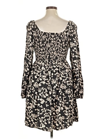 Old Navy Casual Dress (view 2)