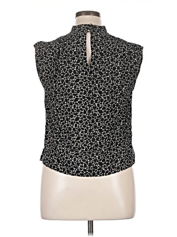 Closed Sleeveless Blouse (view 2)