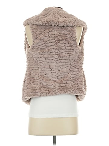 Me Jane Faux Fur Vest (view 2)