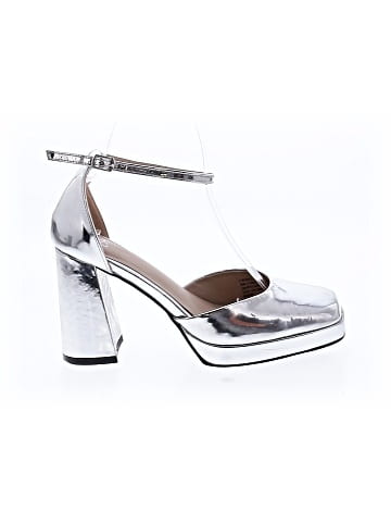 BP. Heels (view 1)