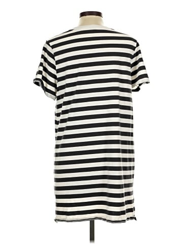 Old Navy Casual Dress (view 2)