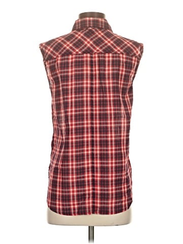 BDG Sleeveless Button-Down Shirt (view 2)