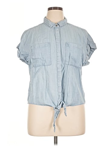 Velvet Heart Short Sleeve Button-Down Shirt (view 1)