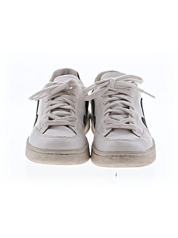 VEJA Sneakers (view 2)