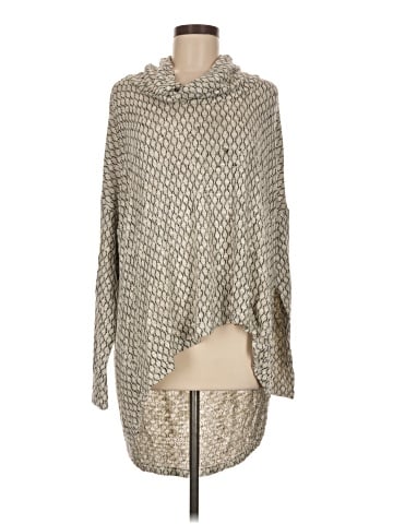 Akemi + Kin Poncho (view 1)
