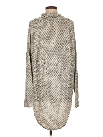 Akemi + Kin Poncho (view 2)