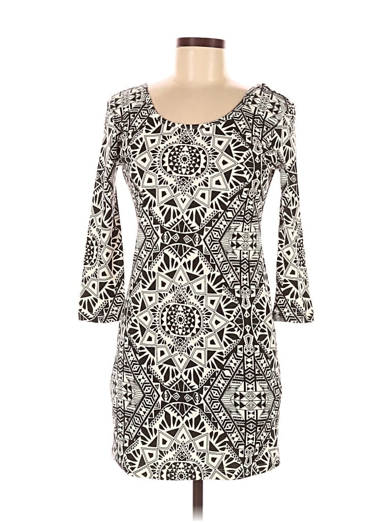 Pre-owned Billabong Casual Dress In Ivory