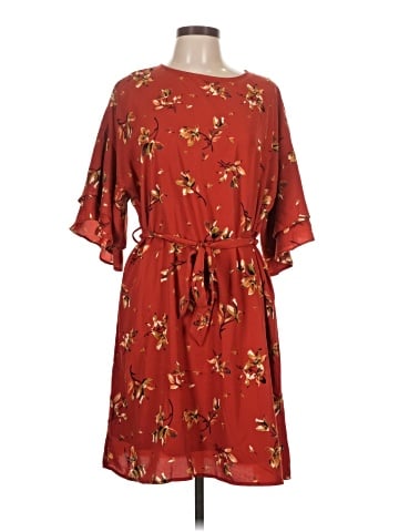 Betsey's Boutique Shop Casual Dress (view 1)