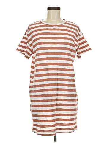 Old Navy Short Sleeve T-Shirt (view 1)