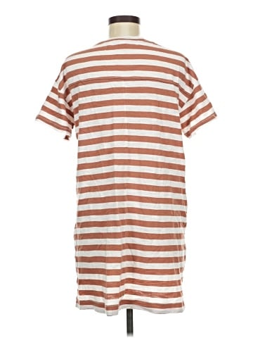 Old Navy Short Sleeve T-Shirt (view 2)