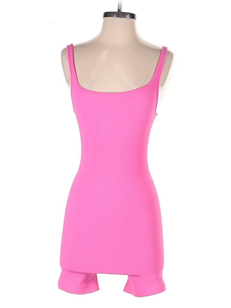 Click to view more detailed imagery on our partner's website Pre-owned Unbranded Romper In Pink