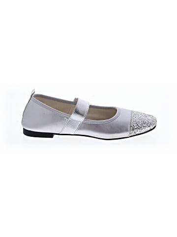 Unbranded Flats (view 1)