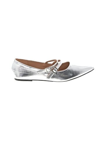 Unbranded Flats (view 1)