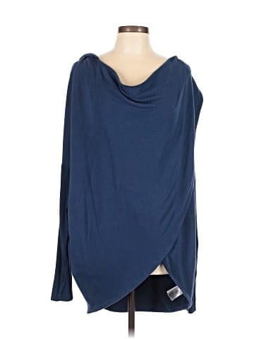 Escada Poncho (view 1)
