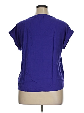 Liz Claiborne Short Sleeve T-Shirt (view 2)