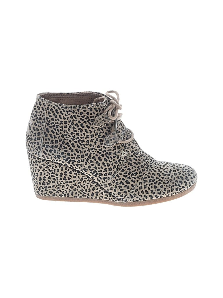 Pre-owned Toms Ankle Boots In Tan