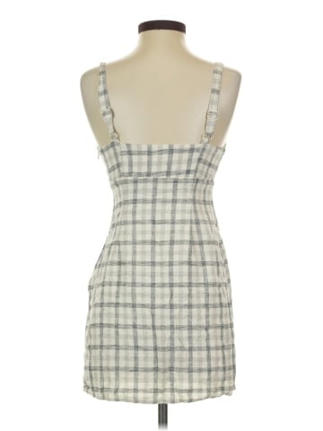 Urban Outfitters Casual Dress (view 2)