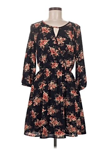 Le Lis Casual Dress (view 1)