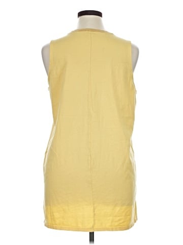 Old Navy Sleeveless T-Shirt (view 2)