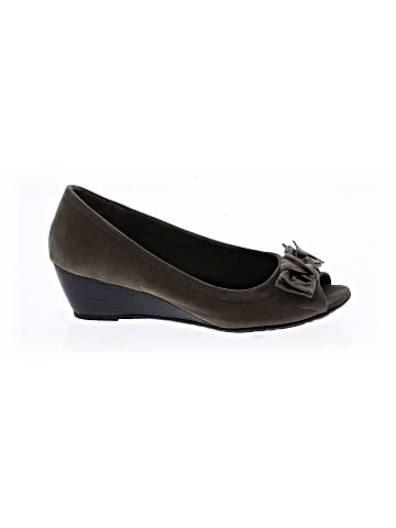 Nicole Wedges (view 1)