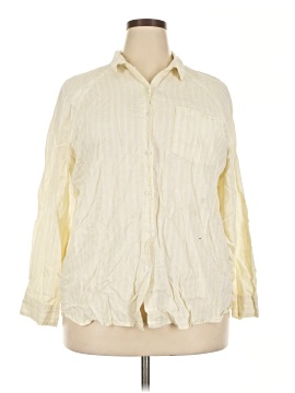 Universal Thread 3/4 Sleeve Button Down Shirt