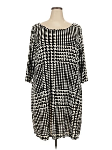 Daisy Fuentes Casual Dress (view 1)