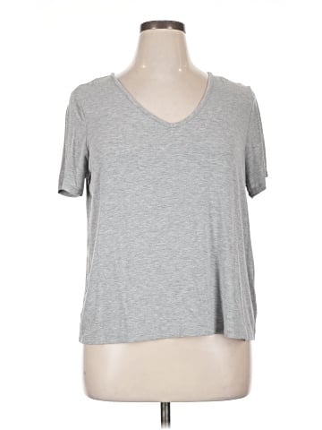 Old Navy Short Sleeve T-Shirt (view 1)