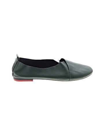 Unbranded Flats (view 1)