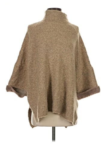 Sisters Poncho (view 1)
