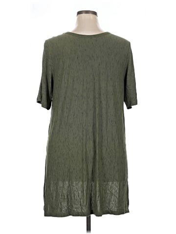 Lisa Rinna Short Sleeve T-Shirt (view 2)