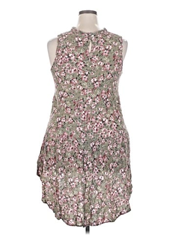 Maurices Sleeveless T-Shirt (view 2)