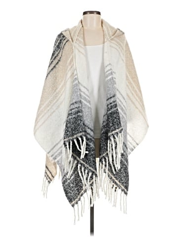 Simply Noelle Poncho (view 1)