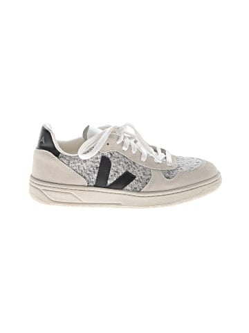 VEJA Sneakers (view 1)
