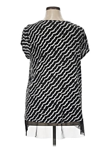 Jennifer Lopez Short Sleeve T-Shirt (view 2)