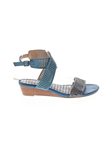 Splendid Wedges (view 1)