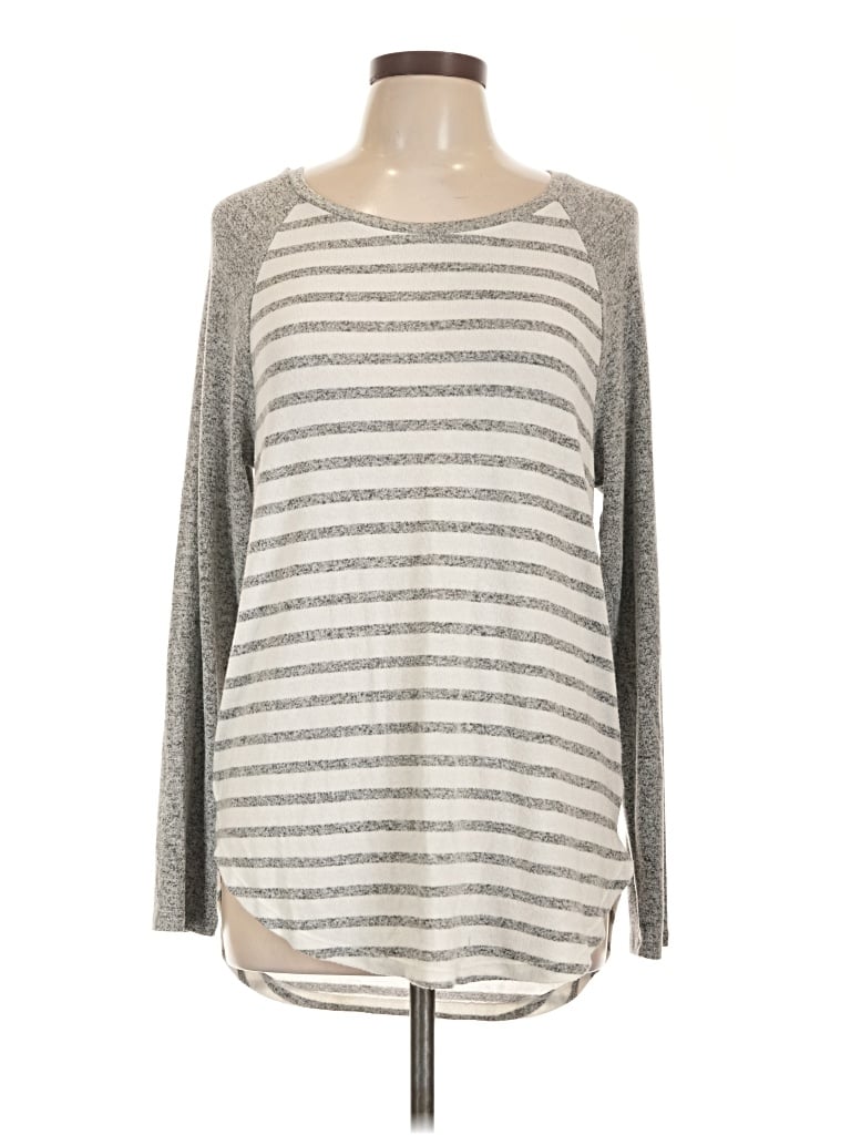 Pre-owned Old Navy 3/4 Sleeve T-shirt In Silver
