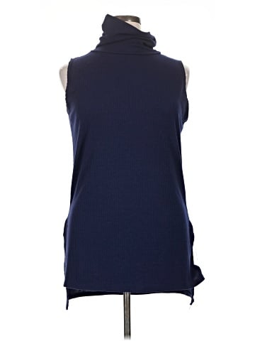 Hybrid & Company Sleeveless Turtleneck (view 1)