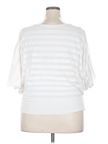 Cha Cha Vente Short Sleeve Top (view 2)