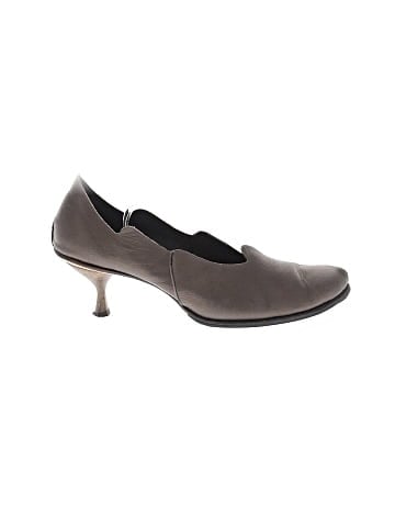 Cydwoq Heels (view 1)