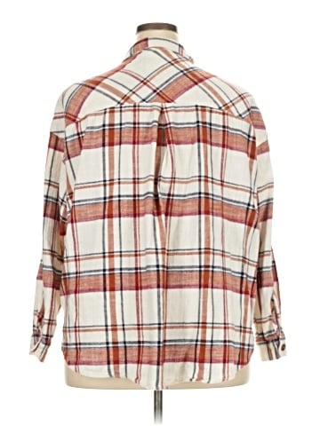 Maurices Long Sleeve Button-Down Shirt (view 2)