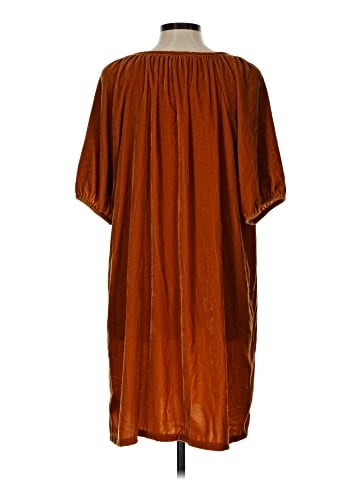 Old Navy Casual Dress (view 2)
