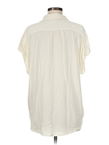 TWO by Vince Camuto Short Sleeve Blouse (view 2)