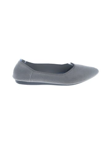 Unbranded Flats (view 1)