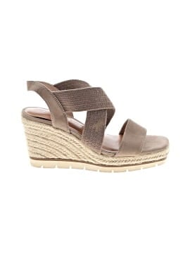 Kelly & Katie Wedges (view 1)